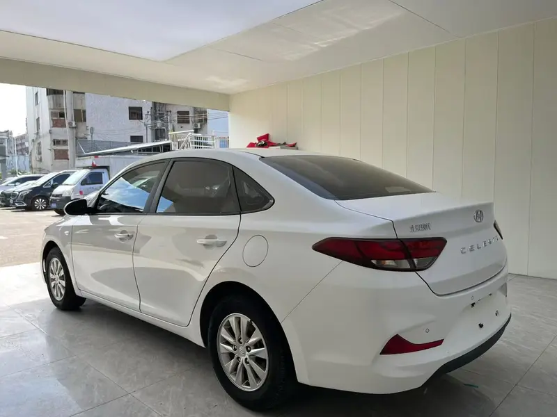 Hyundai Elantra — фото 4