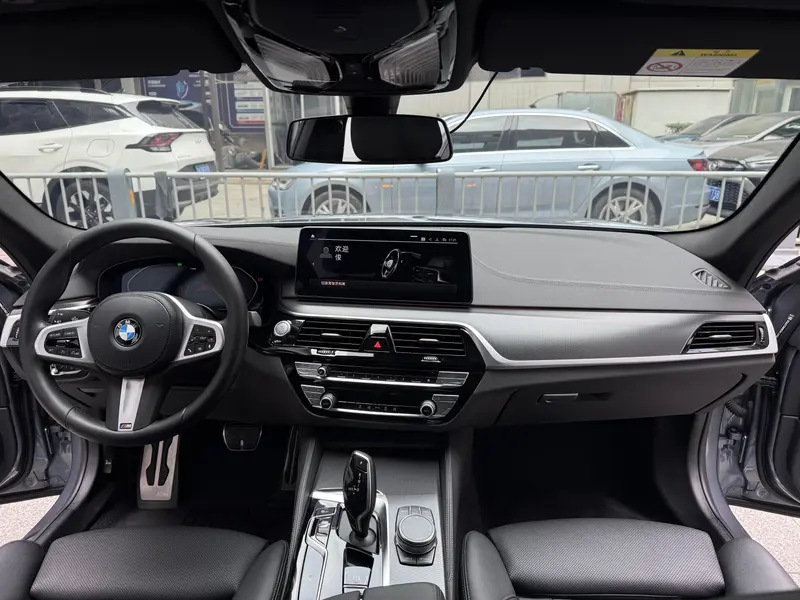BMW 5 Series — фото 11