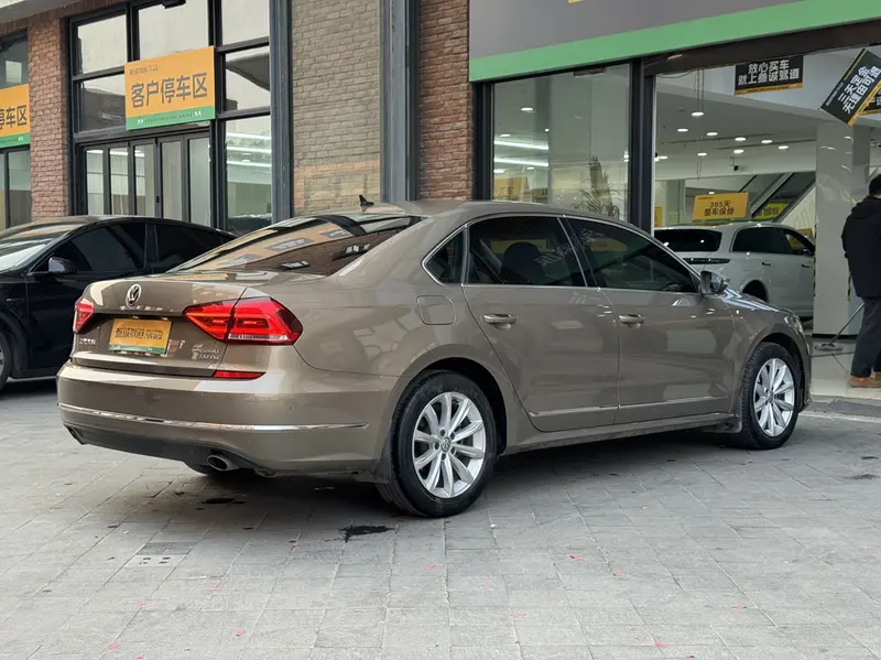 Volkswagen Passat — фото 6