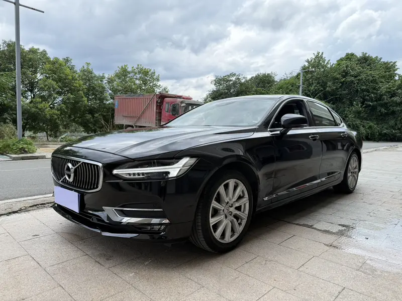 Volvo S90 — фото 1