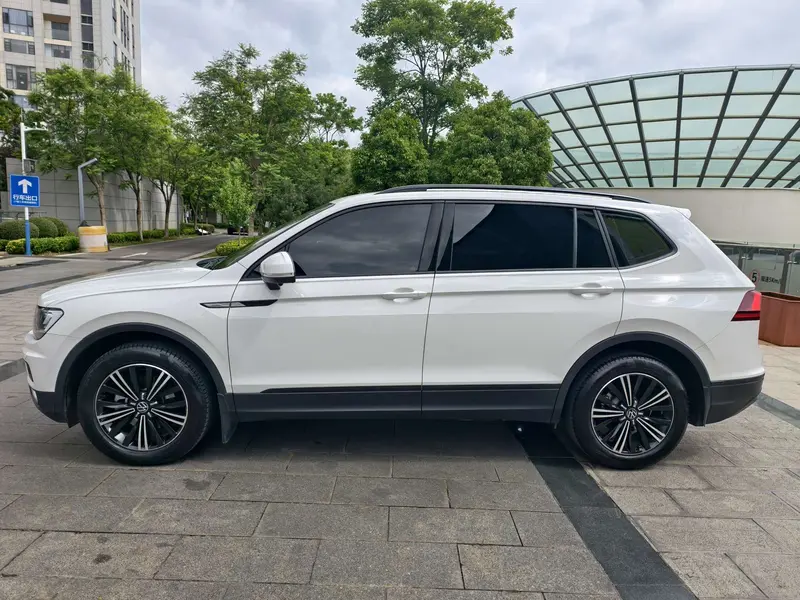 Volkswagen Tiguan L — фото 4