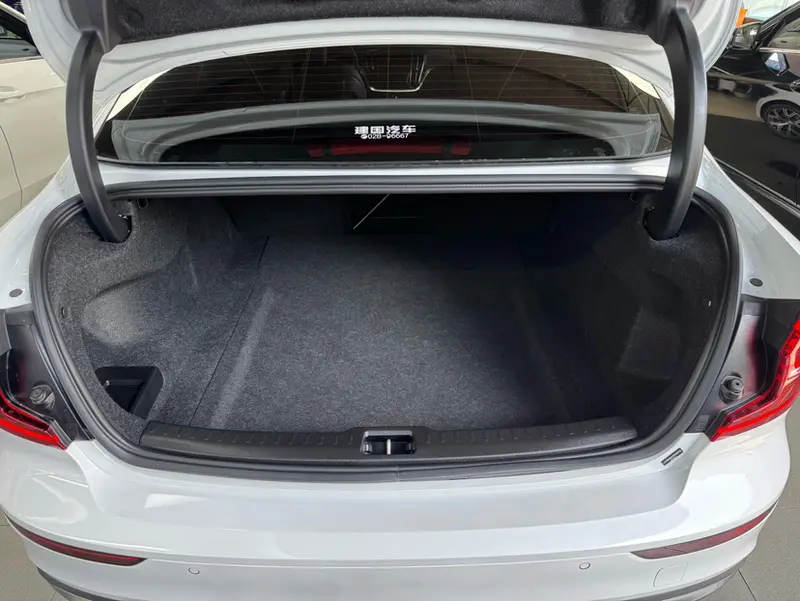 Volvo S60 — фото 14