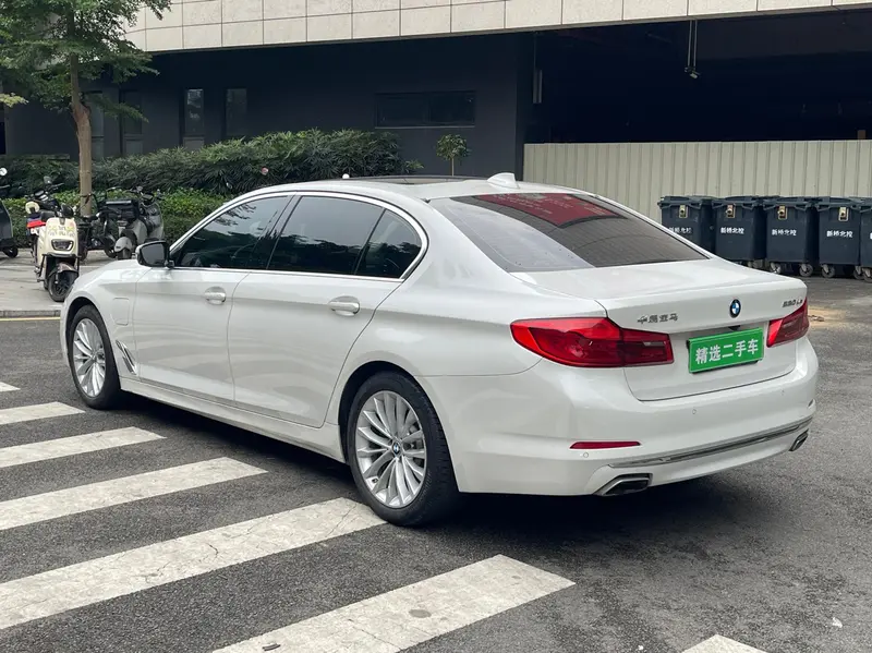 BMW 5 Series — фото 5