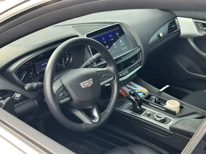 Cadillac CT5 — фото 7