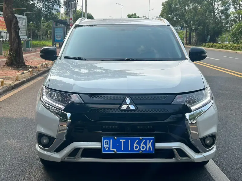 Mitsubishi Outlander — фото 2