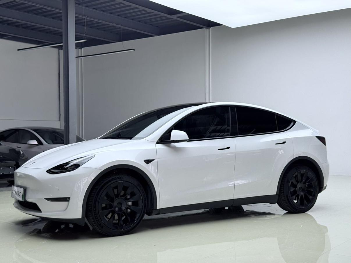 Tesla Model Y: фотография 2 из 23