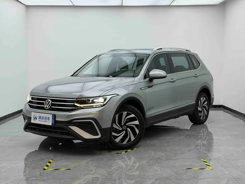Volkswagen Tiguan L — фото 1