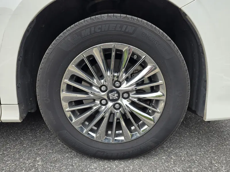 Toyota Vellfire — фото 6