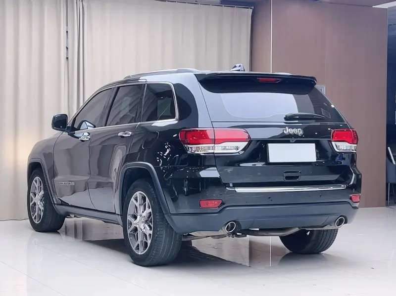 Jeep Grand Cherokee — фото 4