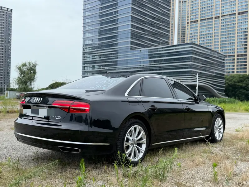 Audi A8 — фото 6
