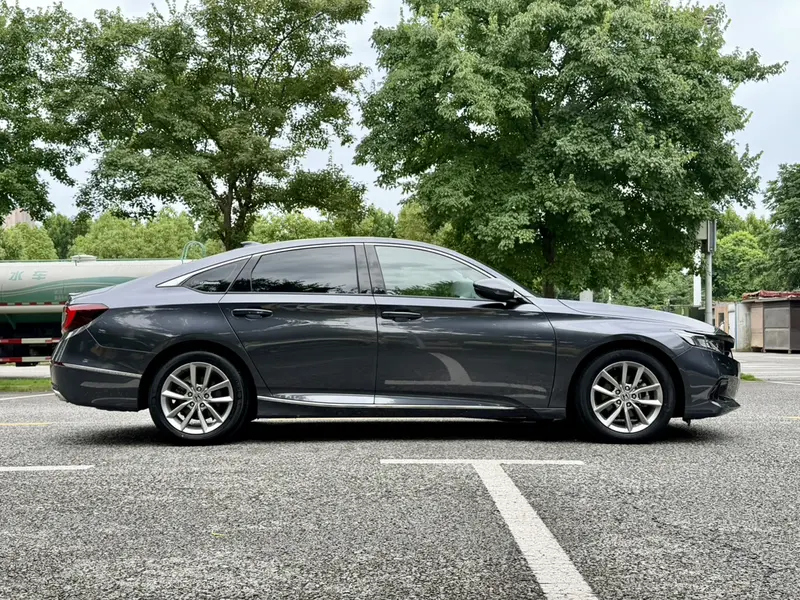 Honda Accord — фото 8