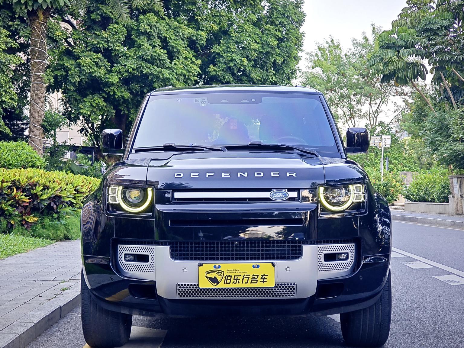 Land Rover Defender: фотография 3 из 32