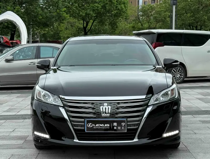 Toyota Crown 2.5 L — фото 2