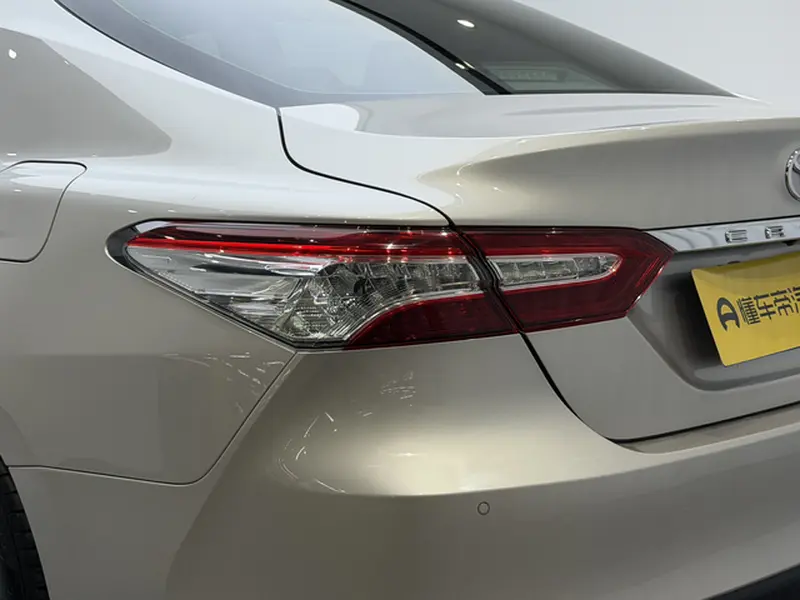 Toyota Camry — фото 10