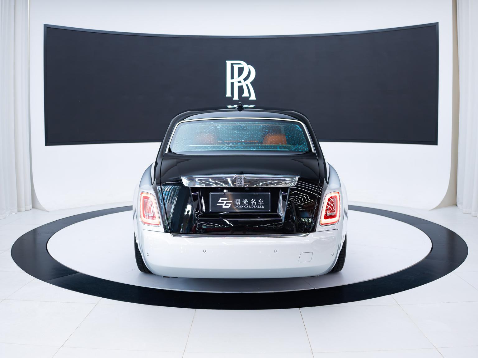 Rolls-Royce Phantom: фотография 2 из 29