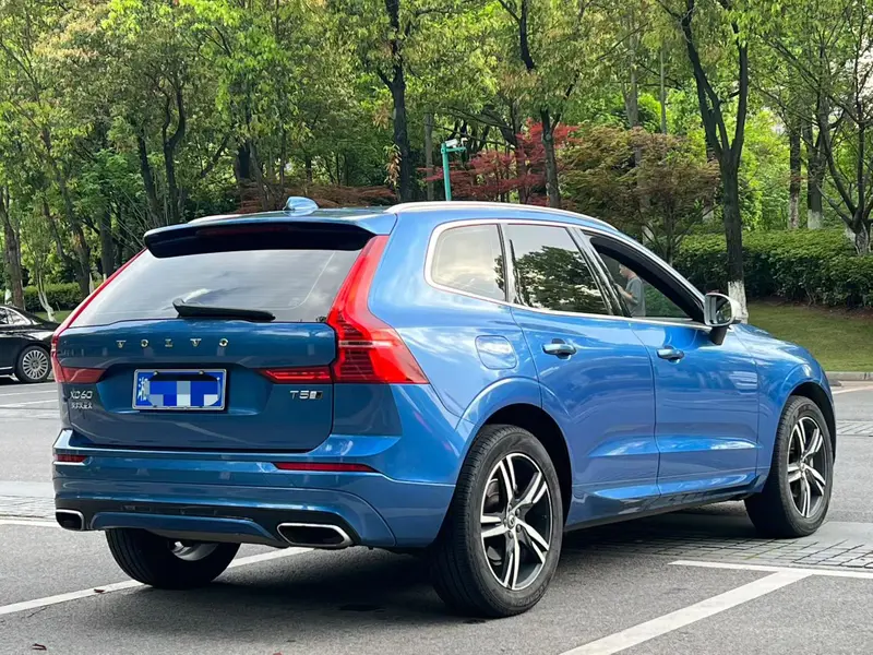 Volvo XC60 — фото 6