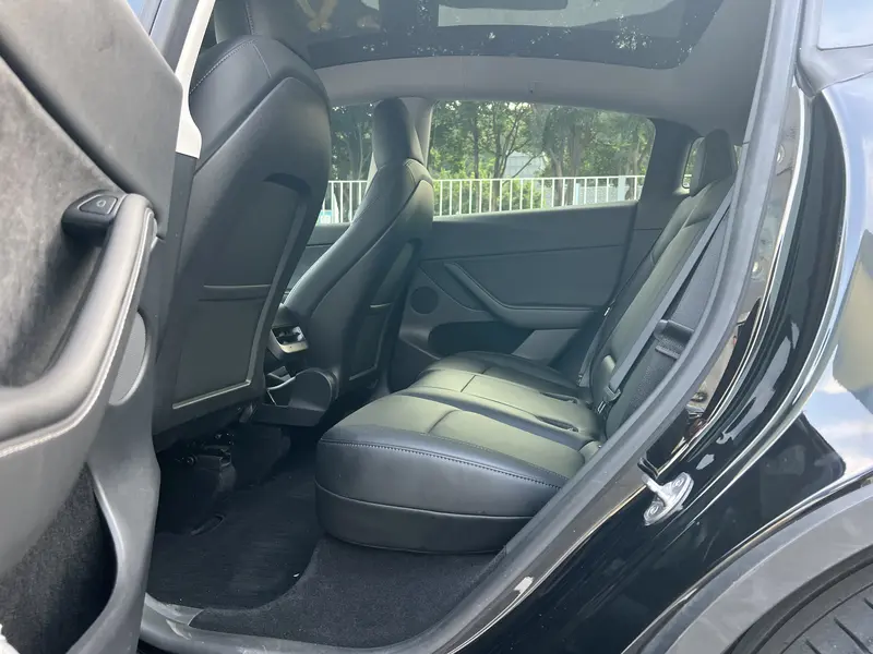 Tesla Model Y — фото 11