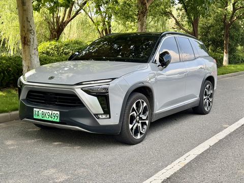 Nio ES8