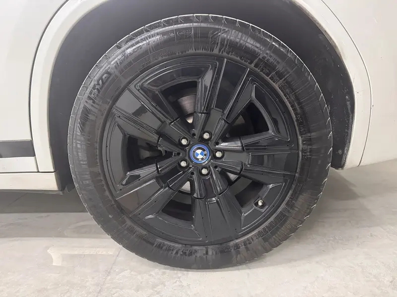 BMW iX3 продвинутая — фото 11