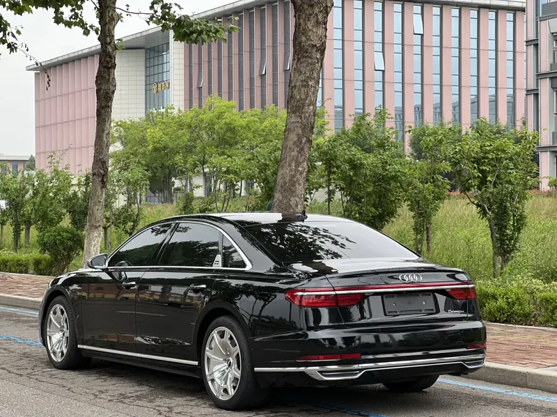 Audi A8 — фото 4