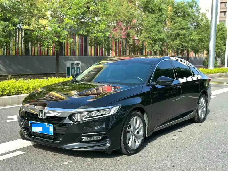 Honda Accord — фото 1
