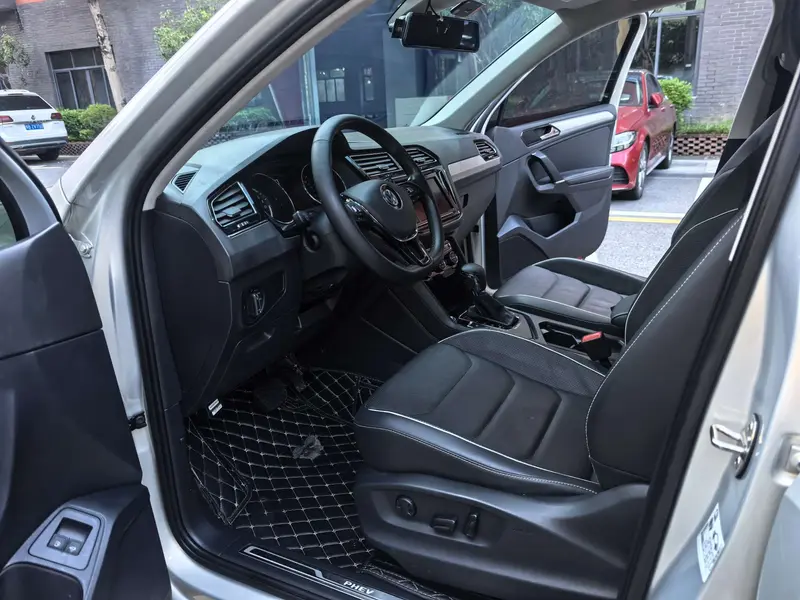 Volkswagen Tiguan L — фото 12