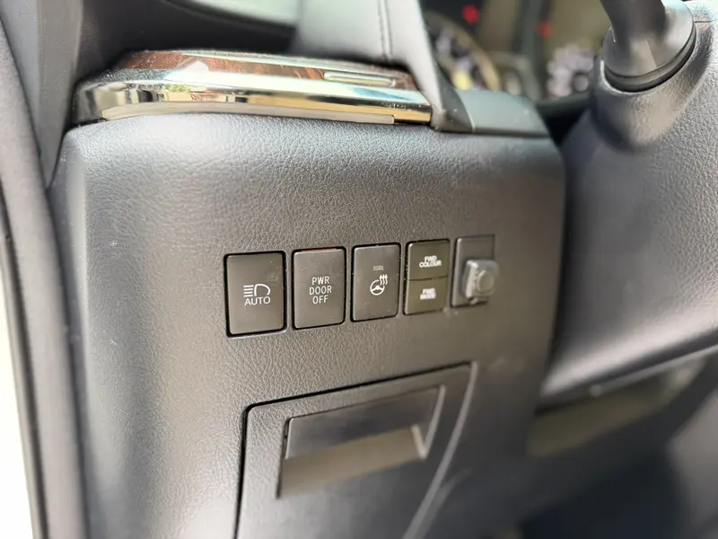 Toyota Alphard — фото 13