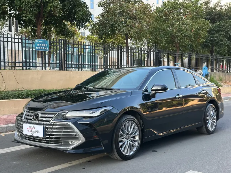 Toyota Avalon 2.0 L E-CVT Premium