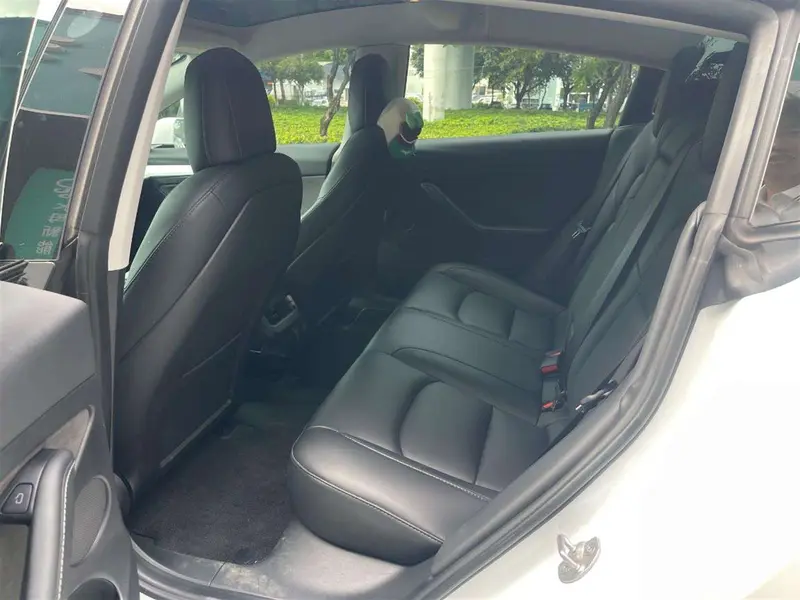 Tesla Model 3 — фото 10