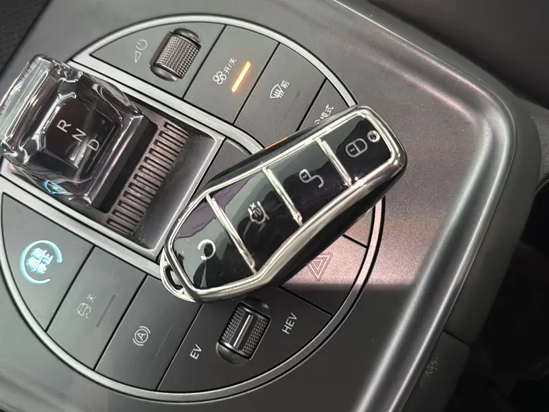BYD 05 DM-i 75 KMPremium — фото 13