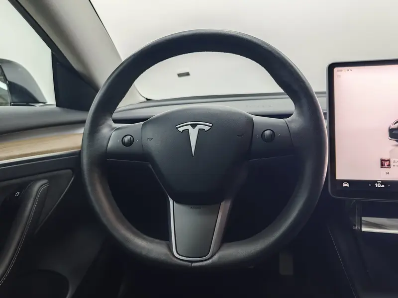 Tesla Model 3 — фото 16