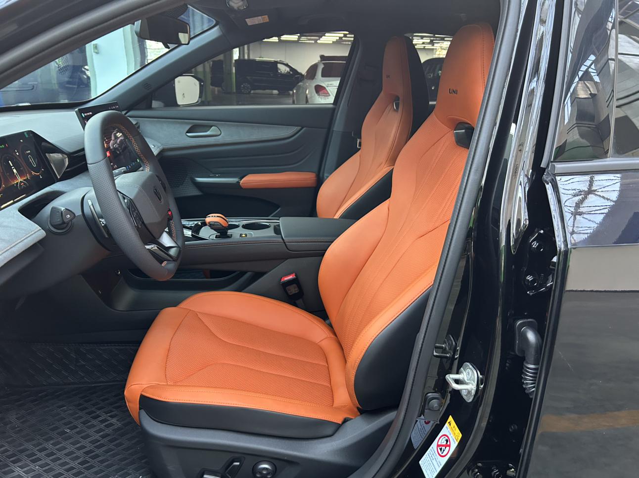 Changan UNI-V 2025 1.5T 500Bar Luxury Sport