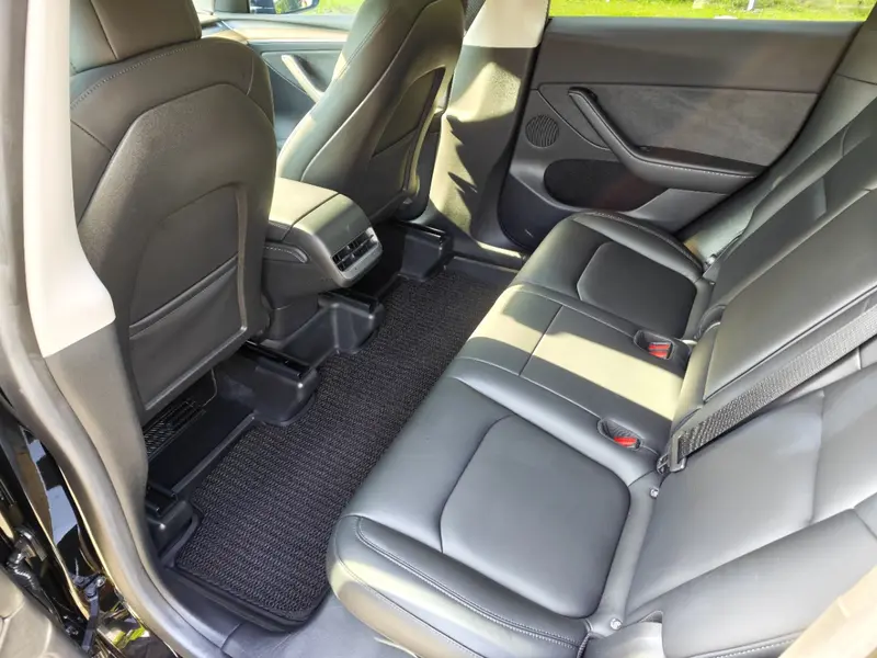 Tesla Model Y — фото 11
