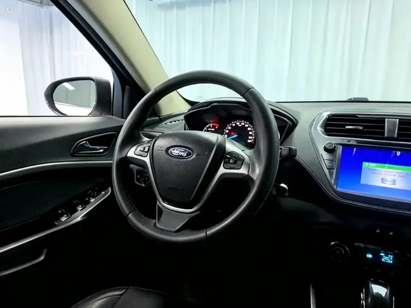Ford Escort 1.5L автомат стиль — фото 16