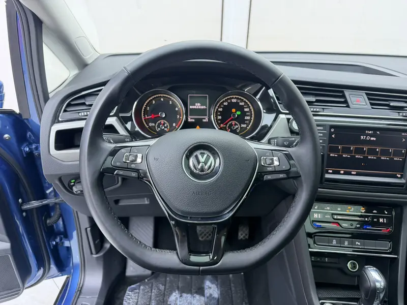 Volkswagen Touran L — фото 10