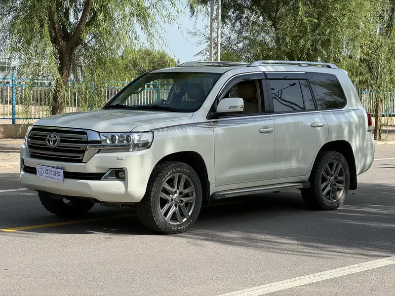 Toyota Land Cruiser 4.0 L AT 4 WD 7