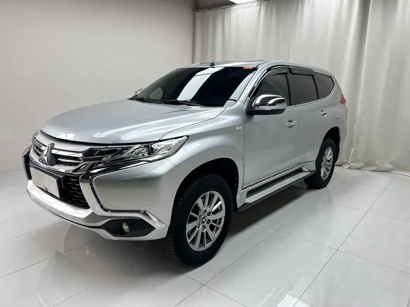 Mitsubishi Pajero Sport — фото 1
