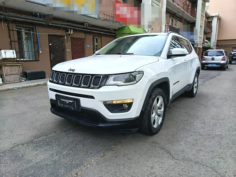 Jeep Compass — фото 1