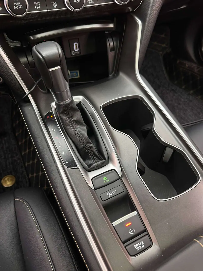 Honda Accord — фото 11