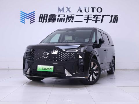 Volvo EM90