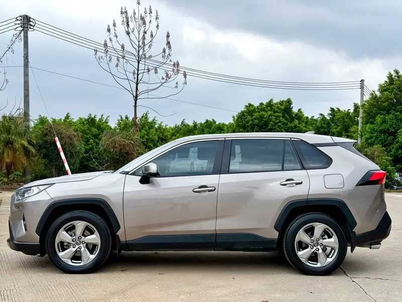 Toyota RAV4 — фото 3