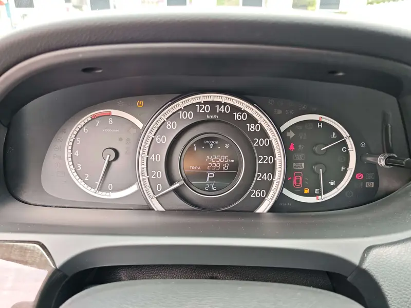 Honda Accord 2.4 L EX Luxury — фото 11