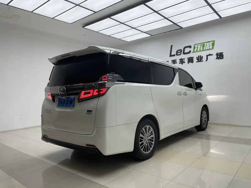Toyota Vellfire — фото 7