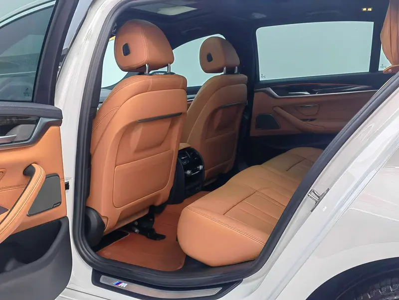 BMW 5 Series — фото 15