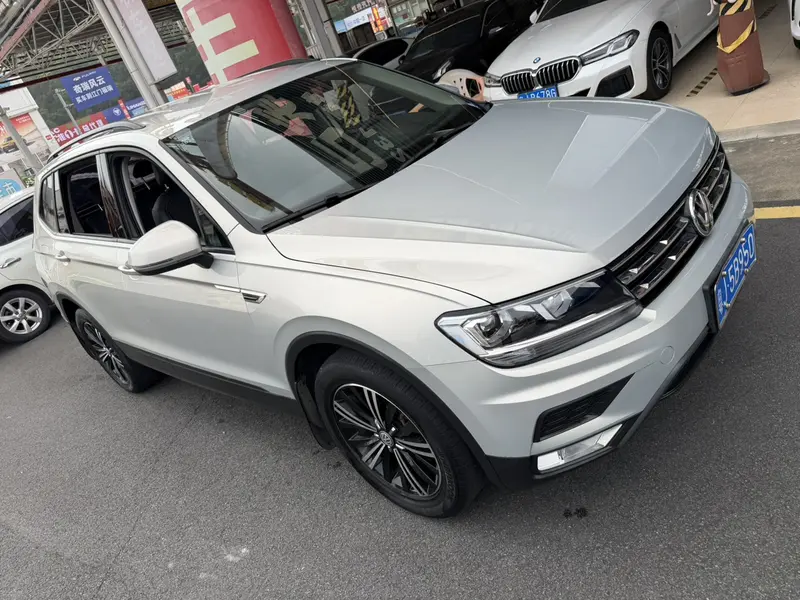 Volkswagen Tiguan L — фото 3