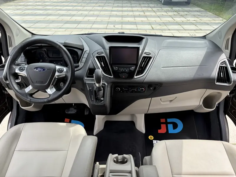 Ford Tourneo — фото 9
