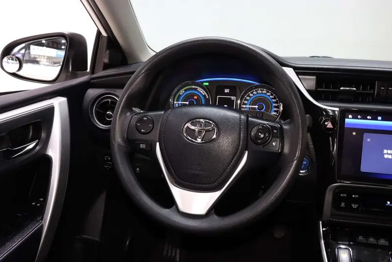 Toyota Corolla — фото 11