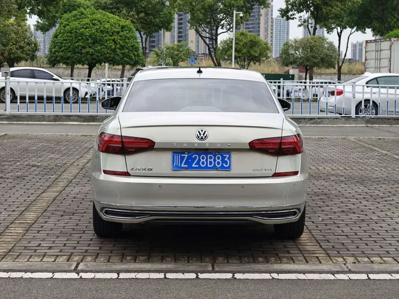 Volkswagen Passat — фото 4