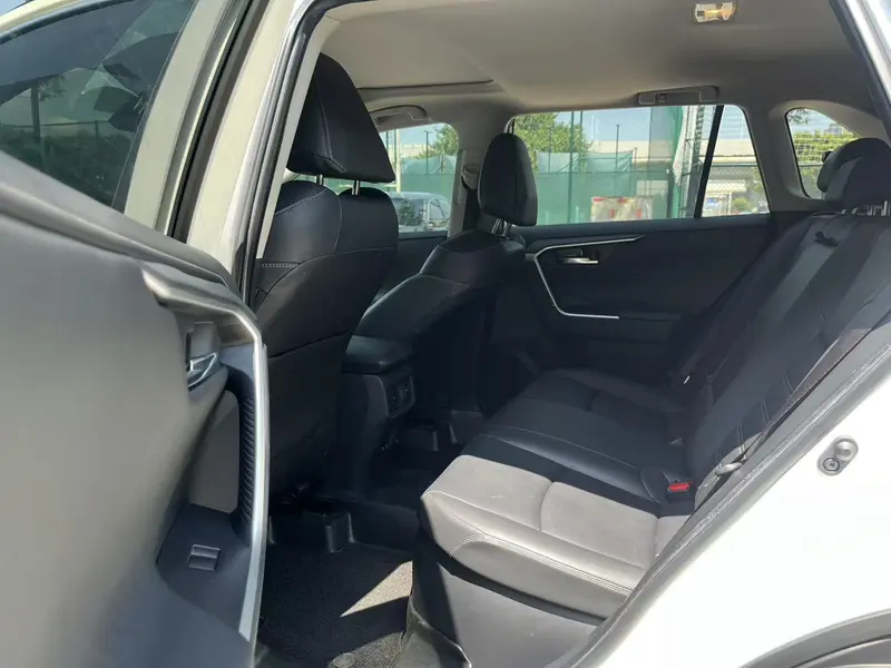 Toyota RAV4 — фото 9