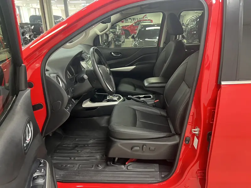 Nissan Navara — фото 10